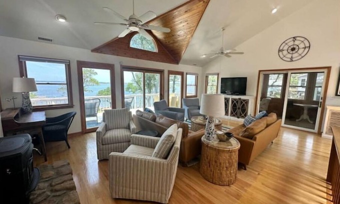 Colington Harbour House | Scout's Harbour Family Bayhouse!