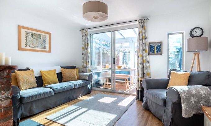 Martlesham Heath House | Scribbler's Cottage - Two Bedroom House, Sleeps 4