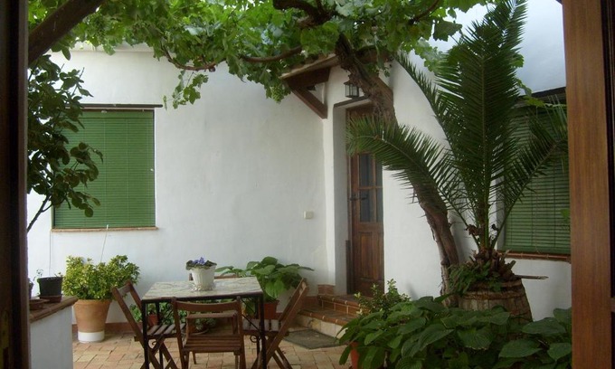 Casas de Santa Cruz House | Señorío de Monterruiz