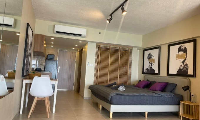 Na Kluea Condo | Sea Breeze: Luxury Full Seaview Condo with Pool Steps from the Beach