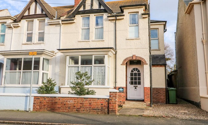 Hunstanton Cottage | SEA BREEZE, pet friendly, character holiday cottage in Hunstanton