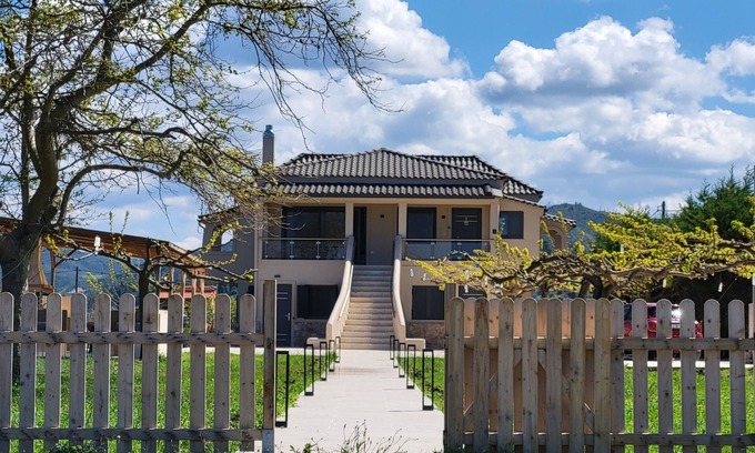 Aravissos Villa | Sea Echoes Villa- Luxury 6-Bedroom Villa by the Sea– Ideal for Groups & Families