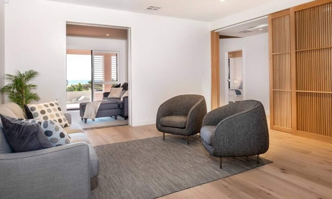 Semaphore House | SEA FOR MILES at Semaphore to relax & unwind