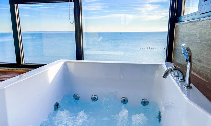Durres Apartment | Sea Forever Super Luxury Apartment With Jacuzzi and Seaview