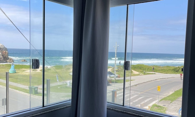 Enseada House | Sea front Prainha/Praia Grande 12 hosp 3 bdrm/2bw-SPA heated 4-5 cars