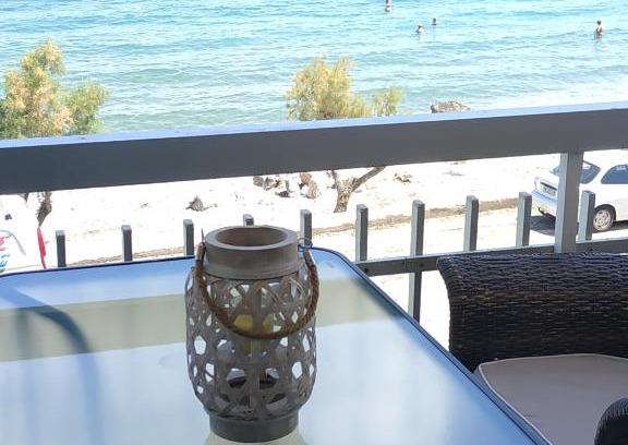 Kato Assos Apartment | Sea front suite