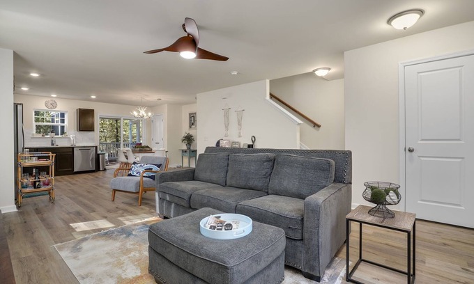 Captain's Cove House | Sea Glass Retreat - Pet friendly, Shared pools!