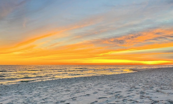 Dauphin Island Cottage | Sea Krewe~Beachfront~Sleeps 10~Updated