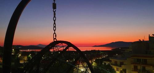 Lavreotiki Apartment | Sea & Mountain Apartment Close to Port and City