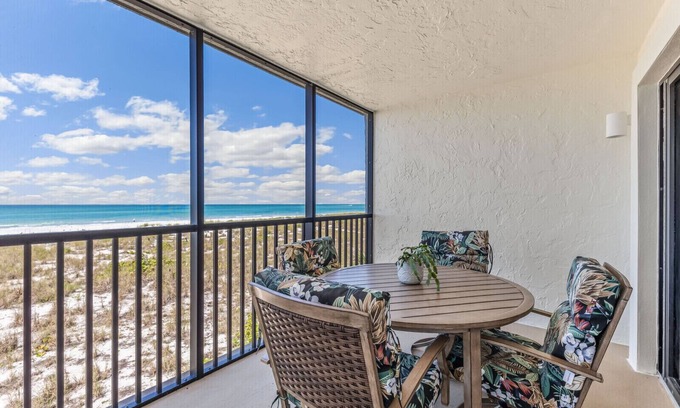 Boca Grande Condo | Sea Oats C-157, Beachfront 2-bedroom, 2-bath condo
