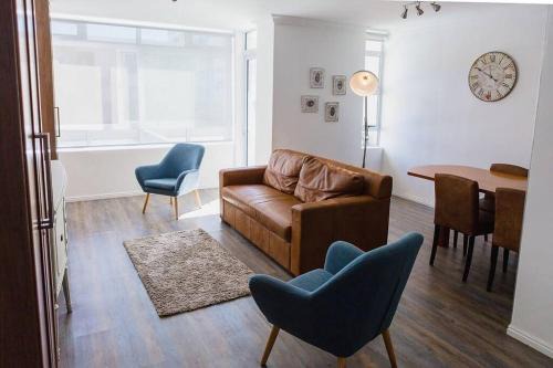 Sea Point Apartment | Sea Point 2-Bed Close to Beach and Cafes