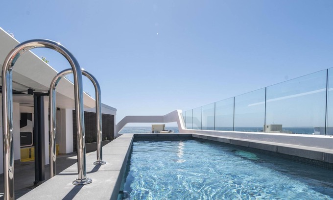 Three Anchor Bay Apartment | Sea Point Modern 2-Bed with Ocean & Mountain Views