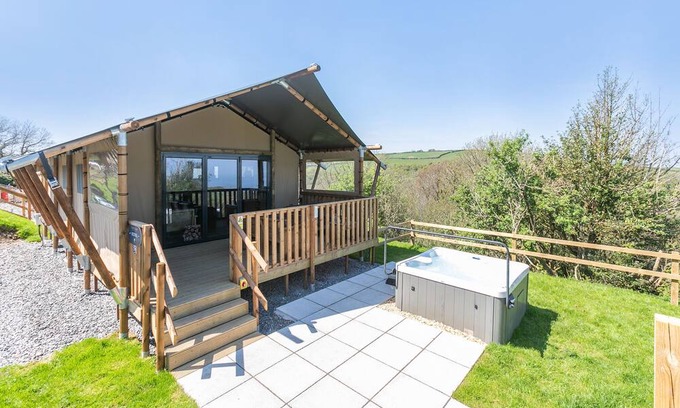 Barbrook RV Rental | Sea View 2 Bed Hot Tub Safari Tent - Kestrel