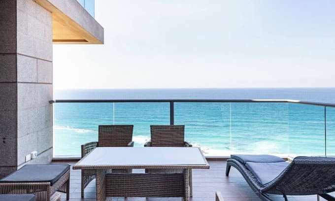 Bat Yam Apartment | Sea view apartment ~ 1 min from the beach!
