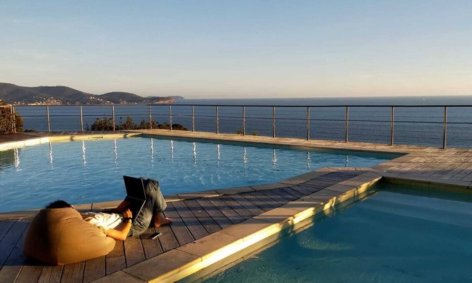 Pernes-les-Fontaines Apartment | Sea view apartment in residence with swimming pool, tennis court and private beach access