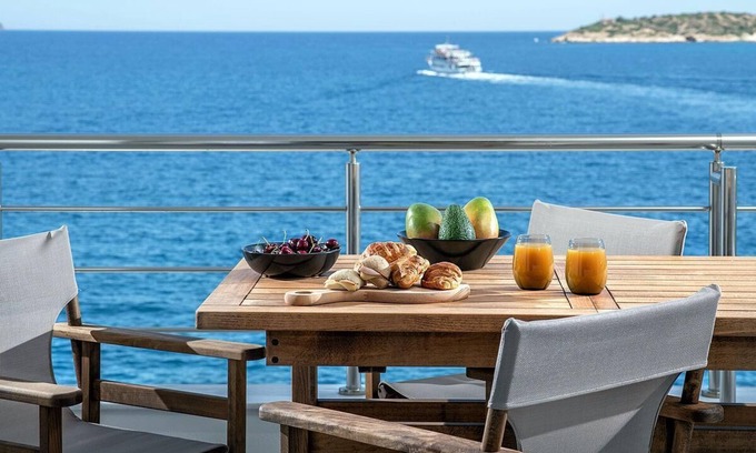 Agios Nikolaos Apartment | Sea View La Vista Apartment Steps to the beach