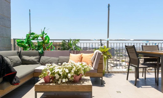 Tel Aviv Apartment | Sea View Penthouse In The Heart Of The City