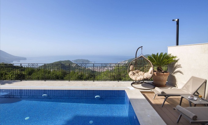 Lapcici Villa | Sea View Villa w Pool and Garden in Budva