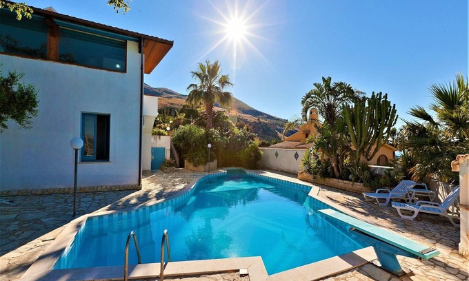 Valderice House | Sea-View Villa with Pool