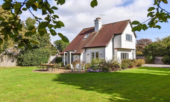 Middleton-on-Sea Cottage | Sea Way by inspirestays.com - a cottage that sleeps 8 guests in 4 bedrooms