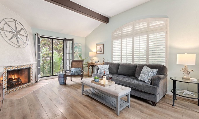 The Funk Zone House | SEAbbatical by the Wharf, 2 BD, 2 BA Duplex, Walk to Beach