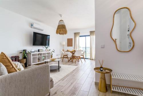 Espartal Apartment | Seabreeze Apartment - Your Beachside Getaway