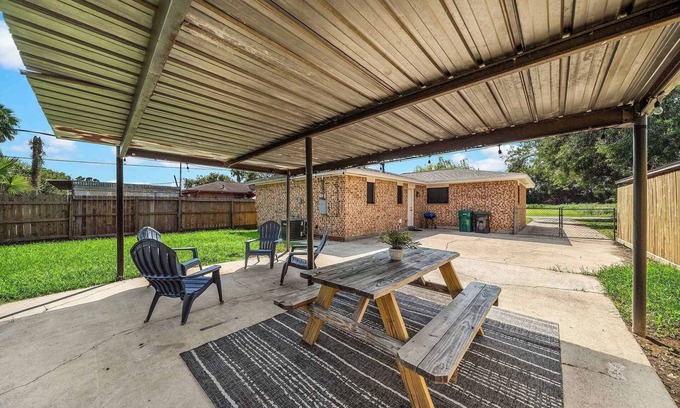 Seabrook House | Seabrook, TX Vacation Home Near El Jardin Beach