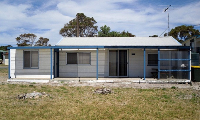 Minlacowie House | Seachange - Absolute Beach front. Off Peak Special!
