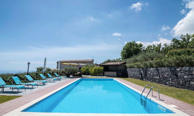 Piedimonte Etneo Villa | Seacily Pool View and 3 Ensuite Bathrooms