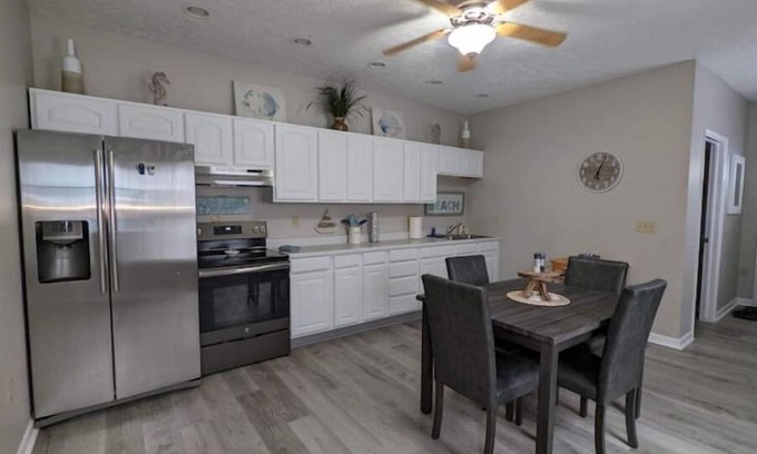 Oregon District Apartment | SeaEscape Cottage- Close to UD