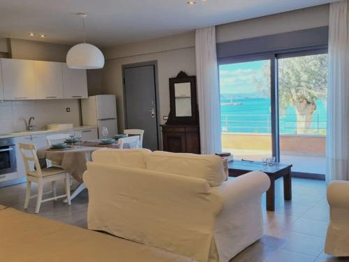 Kiveri Apartment | Seafront Family Apartment #A