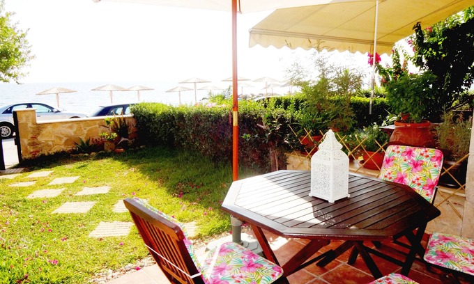 Halkidiki House | Seafront family beach house
