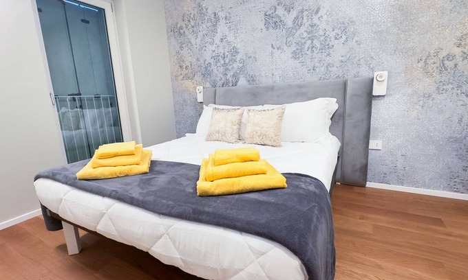 Chioggia Apartment | Seafront Modern Farmont Venice Suite