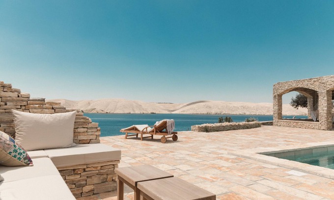 Miskovici Cottage | Seafront stone house with a pool
