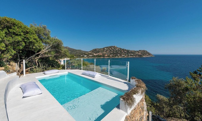 Torre delle Stelle Villa | Seafront Villa "Bianca" in Torre delle Stelle, heated pool, A/C, Wi-Fi, parking