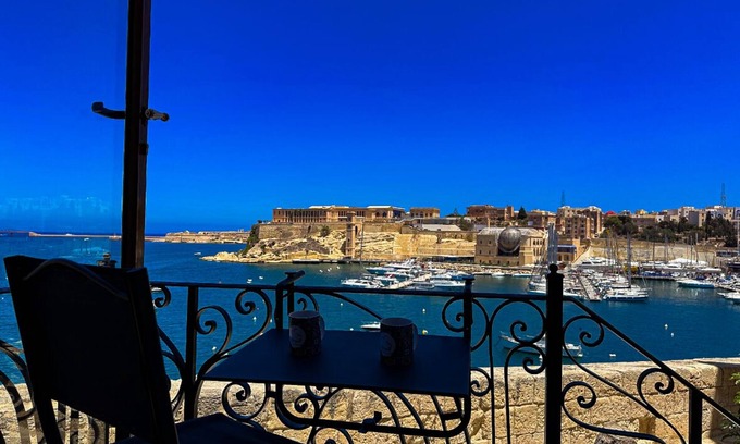 Birgu House | Seagull Grand Suite: Private Luxury Residence with Seaview in Historic Birgu