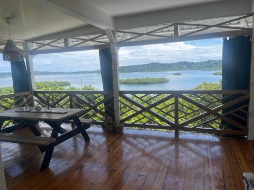 Isla Bastimentos Hotel | SEAHORSE POINT HOTEL and NATURE RESERVE