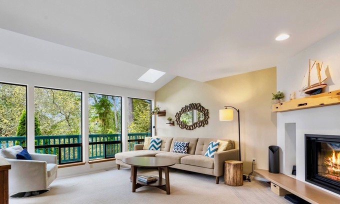 The Bowl of Edmonds House | Seaport Vista-Ocean view home