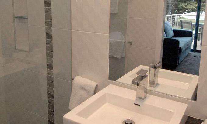 Portland Apartment | Seascape Accommodation - Queen Suite