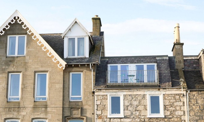 Lossiemouth Cottage | SEASCAPE, with open fire in Lossiemouth