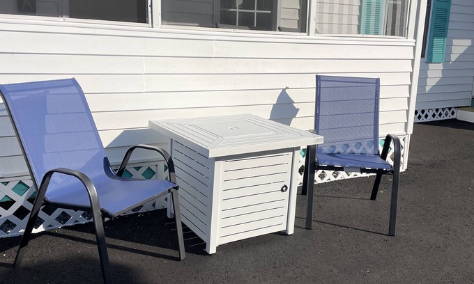 Old Orchard Beach Cottage | Seashell Cottages/JK Rentals - Cottage 4, 2 full beds, 1 twin