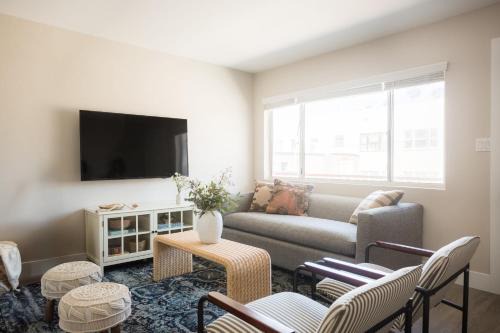 Village of La Jolla Apartment | Seashore X by AvantStay Chic La Jolla Flat 5mins from the Beach