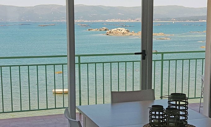 Vilanova Apartment | Seaside apartment with large terrace and spectacular views