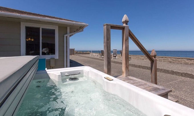 Sequim House | Seaside Cottage - Delightful cottage on Dungeness Bay