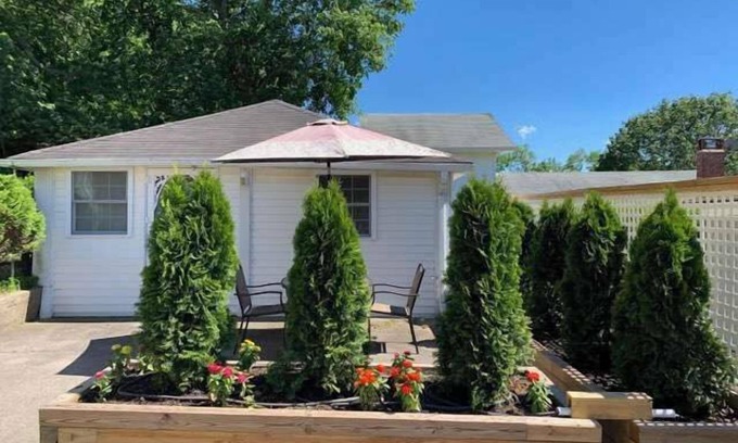 Wading River House | Seaside Stay Steps to Beach, BBQ Grill