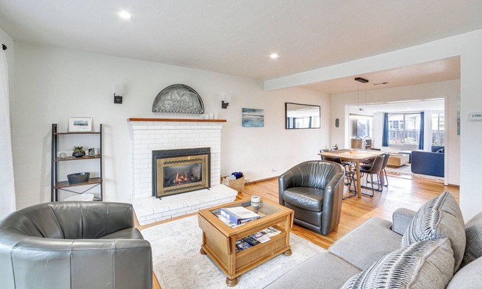 Seaside House | Seaside Vacation Rental w/Patio Near Monterey Bay