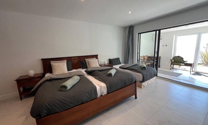 Onchan House | Seaview Apartment Onchan (5 mins from Douglas)- Sleeps 4, Fast WiFi