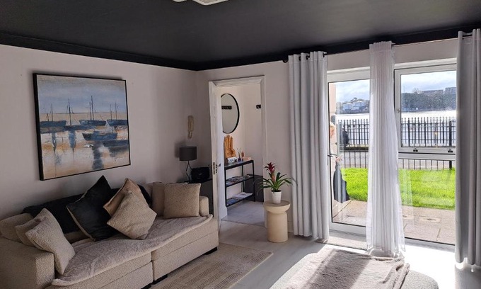 Cobh Apartment | SeaView Apartment Suite