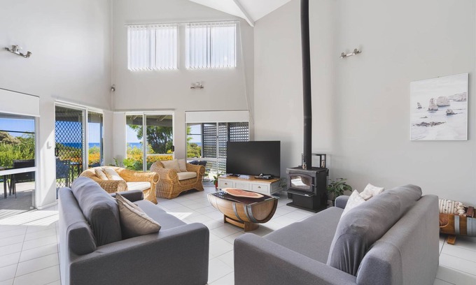 Peppermint Grove Beach House | Seaview Beach House by Peppy Beach Retreats® (10 Adults), Beach House