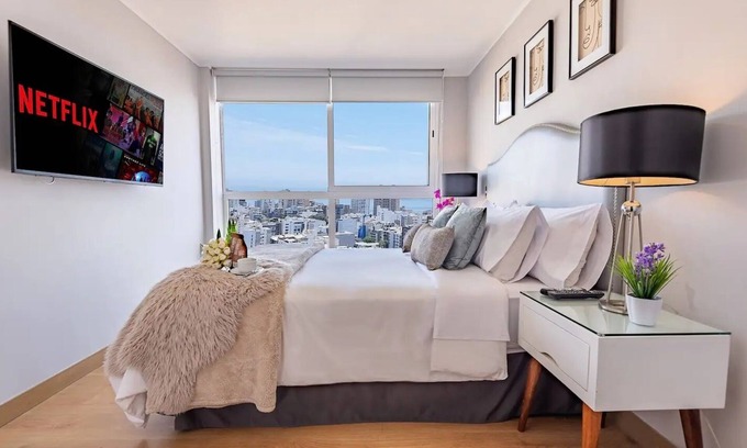 Miraflores Apartment | Seaview Balcony 4BR/3BA MIRAFLORES